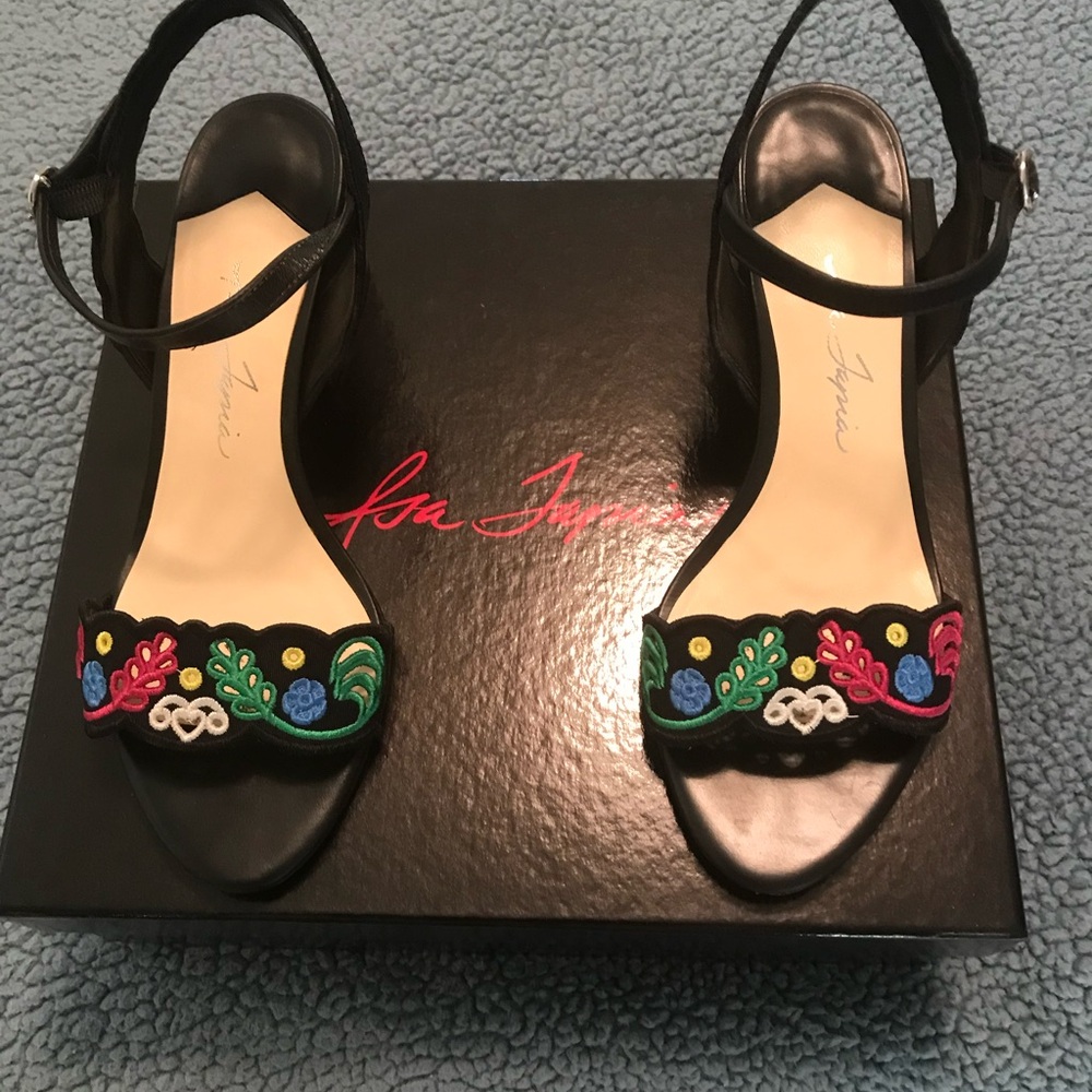 Black Sandals with Multicolor Embroidery